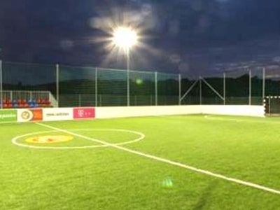 iszkaszentgyörgyi műfüves futballpálya világítása